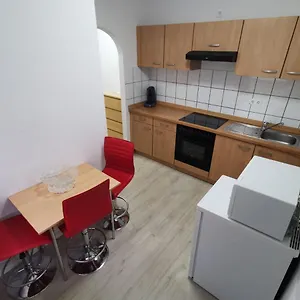 https://ferdimesse-apartments-2.topcolognehotels.com